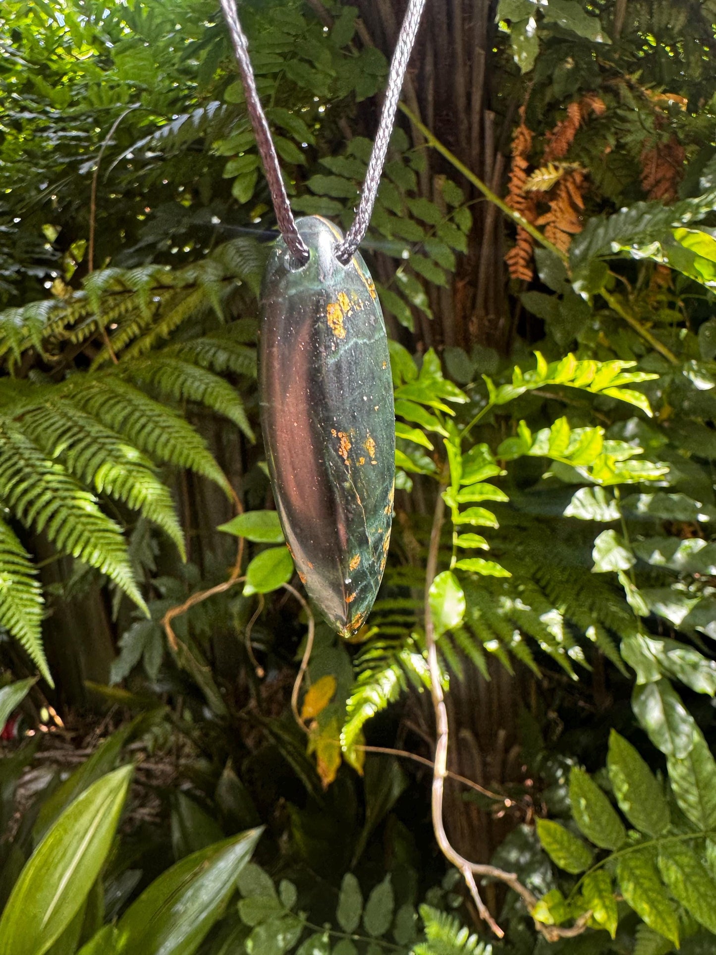 New Zealand Pounamu Niho Pendant - O’JADE